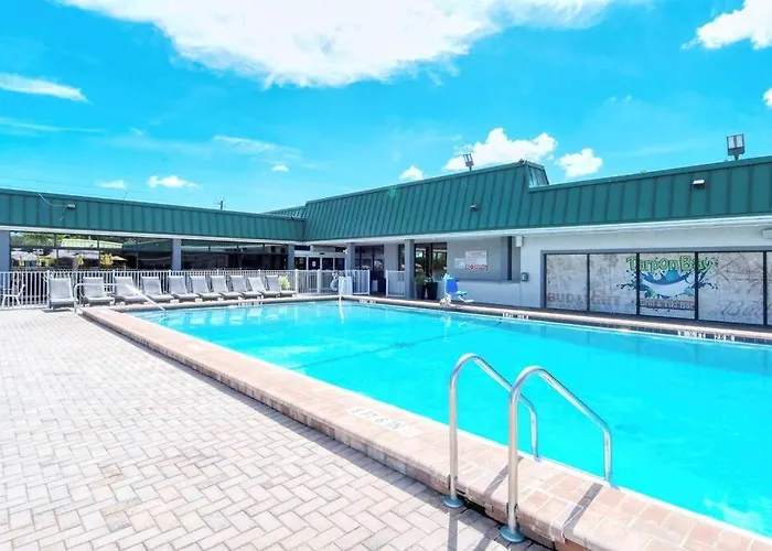Waterfront, Pool, Tiki Bar & Grill, Gym, Location!
