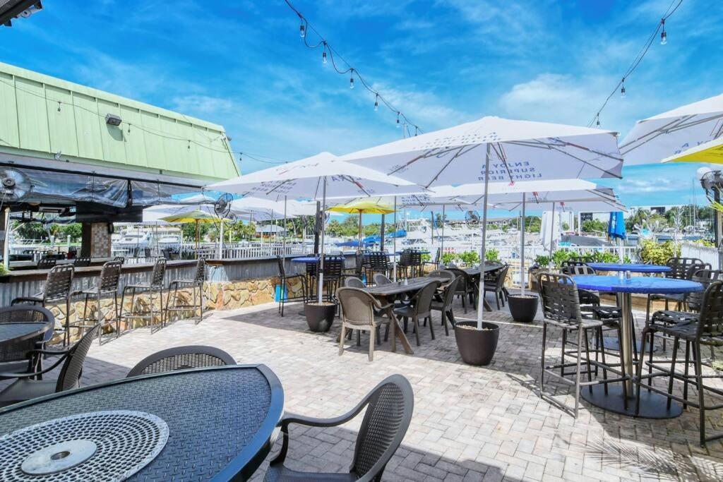 Waterfront, Pool, Tiki Bar & Grill, Gym, Location! Sarasota