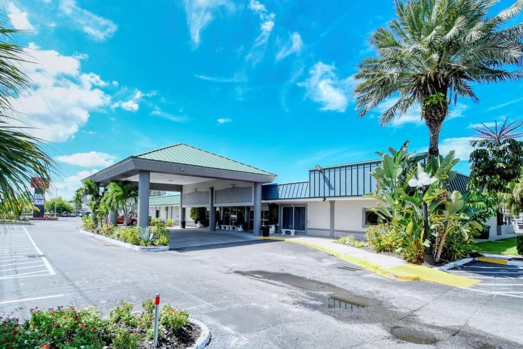 Appartamento Waterfront, Pool, Tiki Bar & Grill, Gym, Location! Sarasota