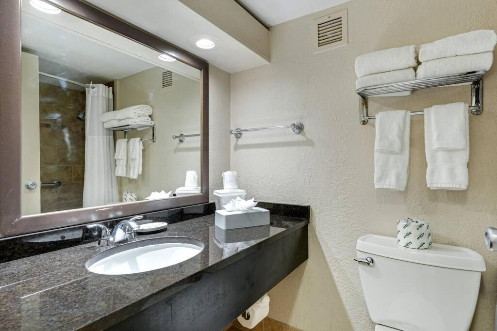 Appartamento Waterfront, Pool, Tiki Bar & Grill, Gym, Location! *